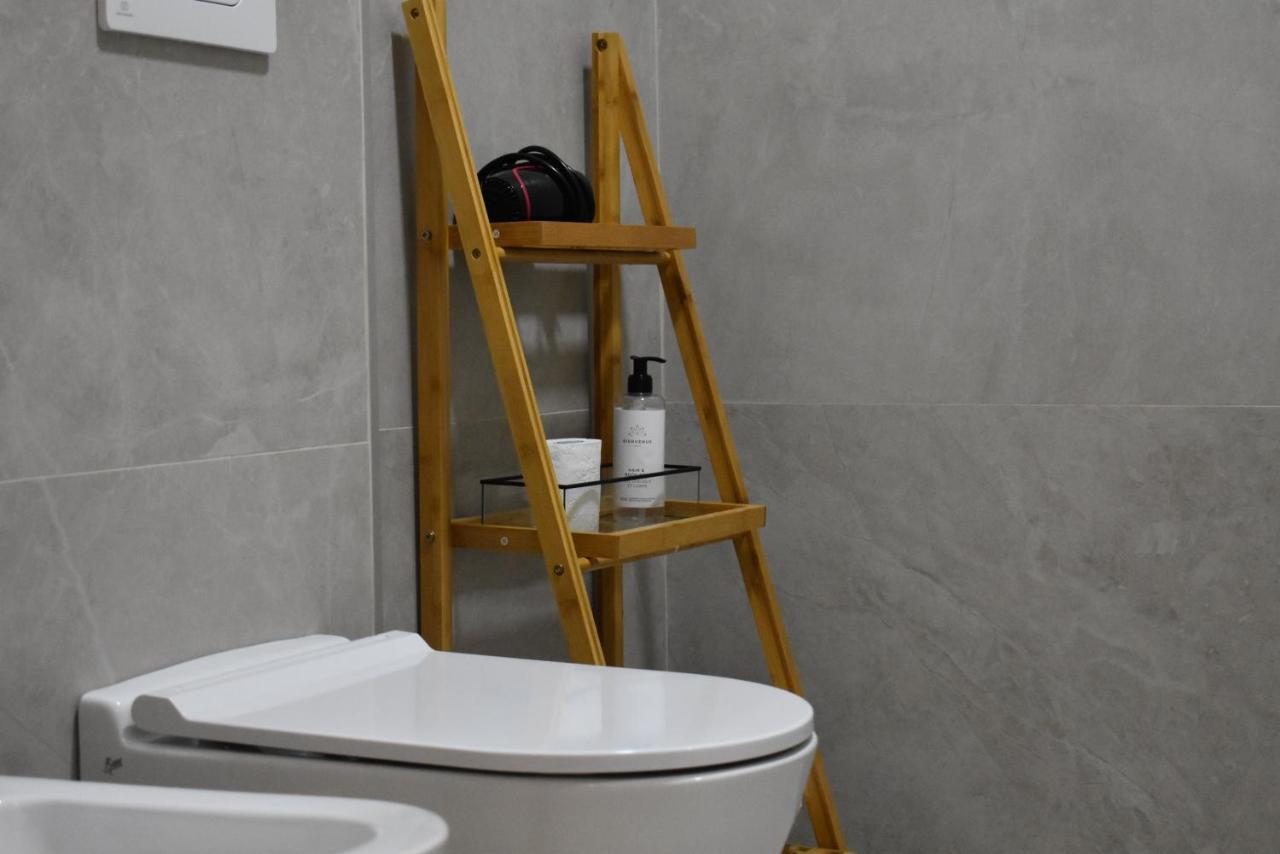 Apartament Tam Serviced Shallvaret District *