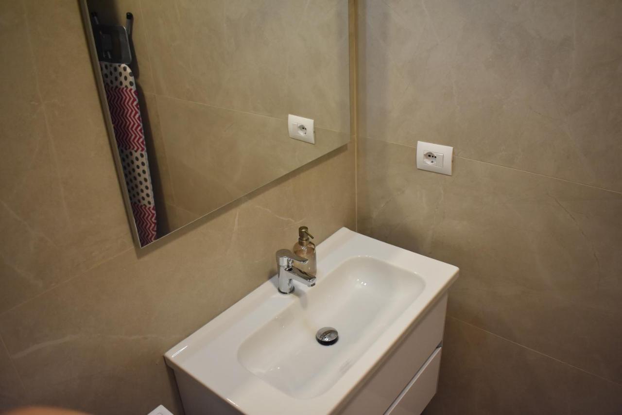 Apartament Tam Serviced Shallvaret District *
